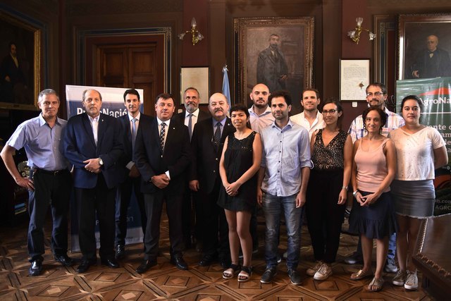 Reconocimiento a los ganadores del concurso sobre propuestas innovadoras con impacto social