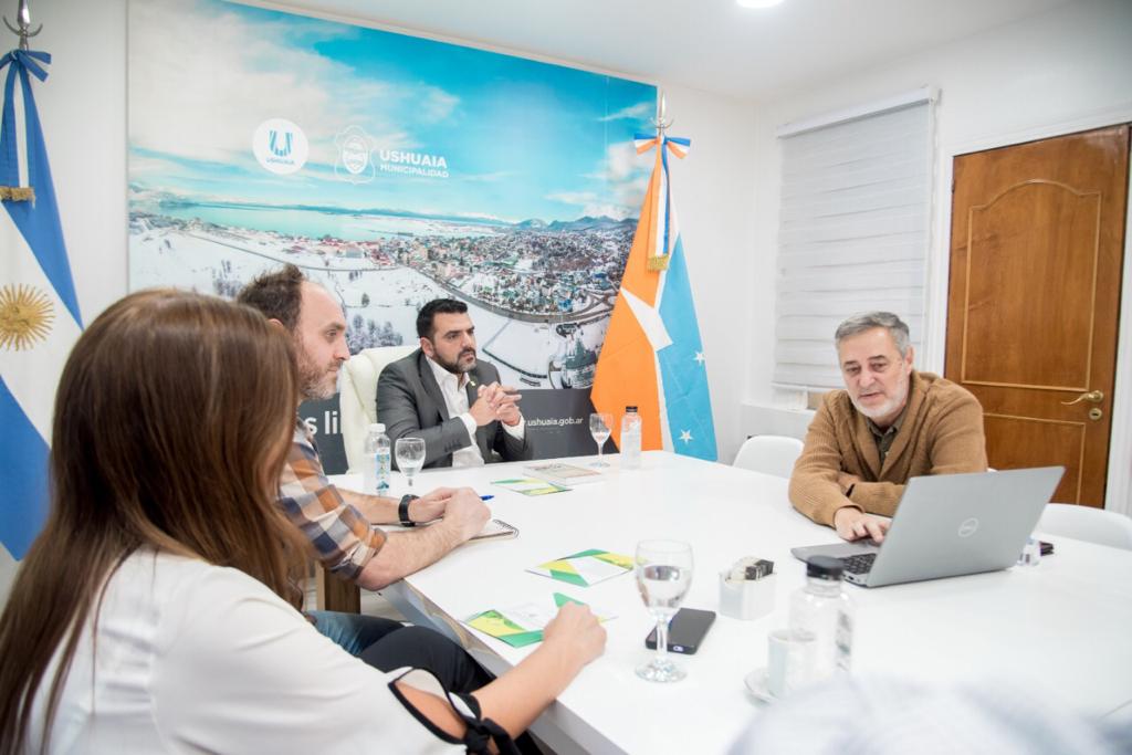 Horacio Martino, Director de la DAM se reunió en la ciudad de Ushuaia con Walter Vuoto, Intendente.