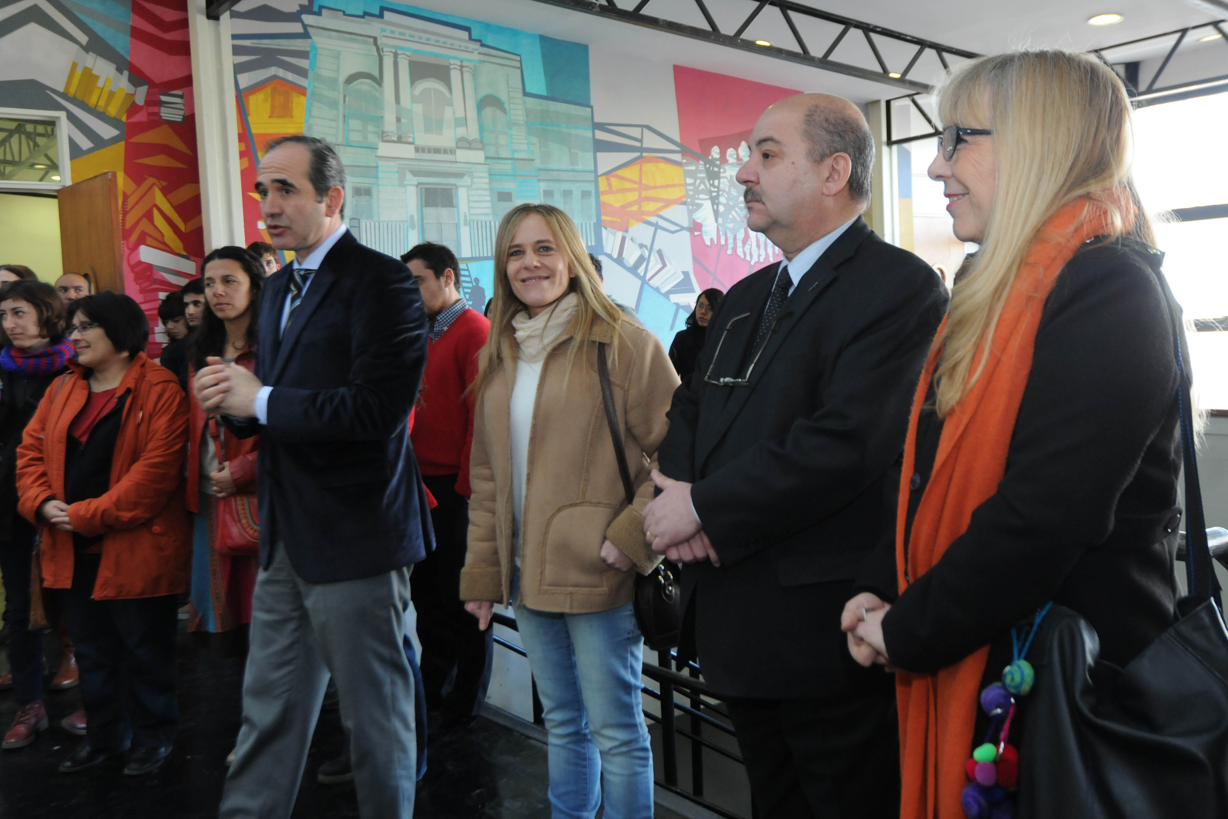 Inauguran mural conmemorativo en la FCE