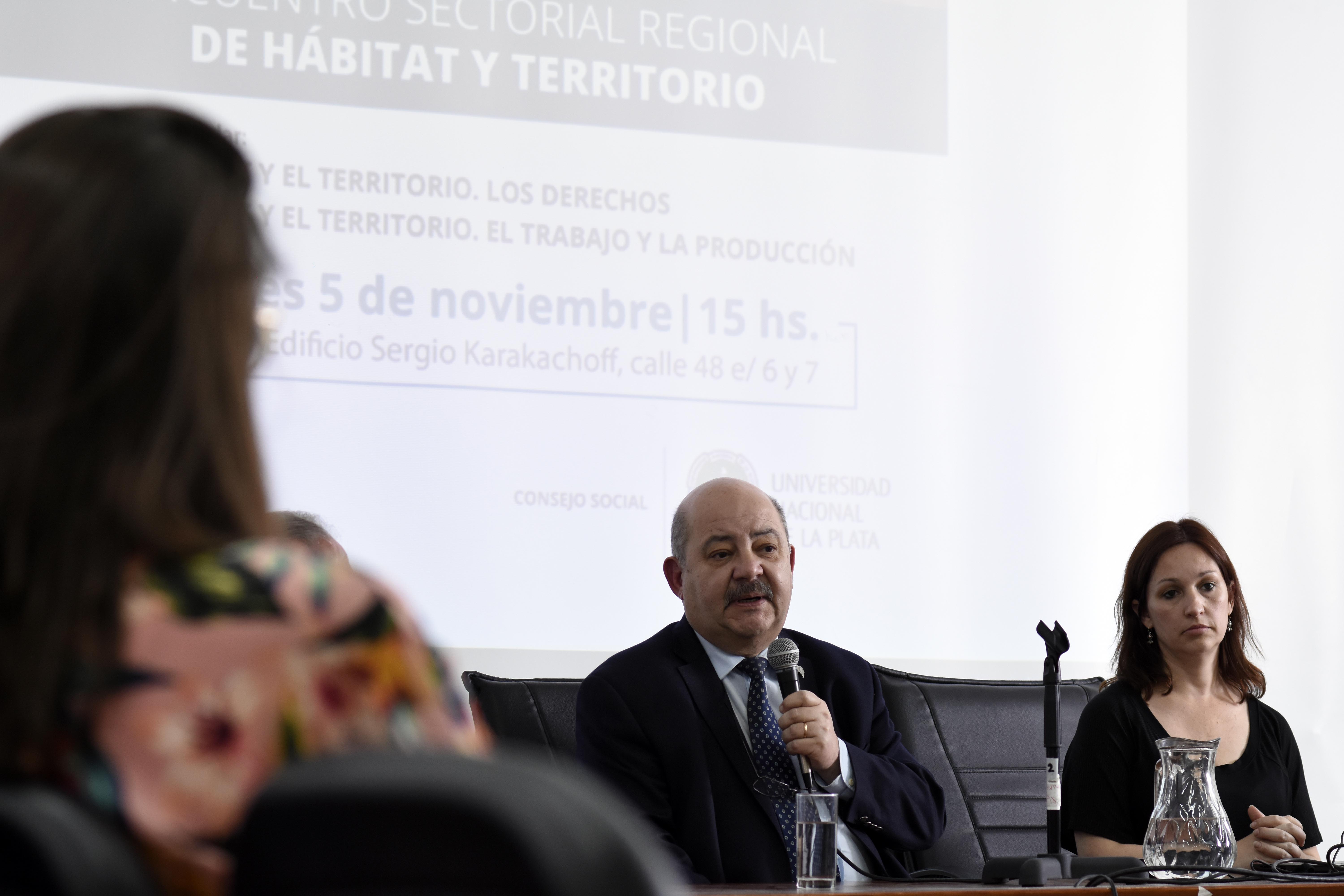 Se realizó un debate por el acceso a la Tierra y a la Vivienda