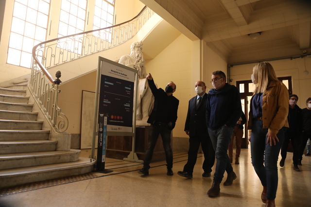 Tauber también visitó la facultad de Artes