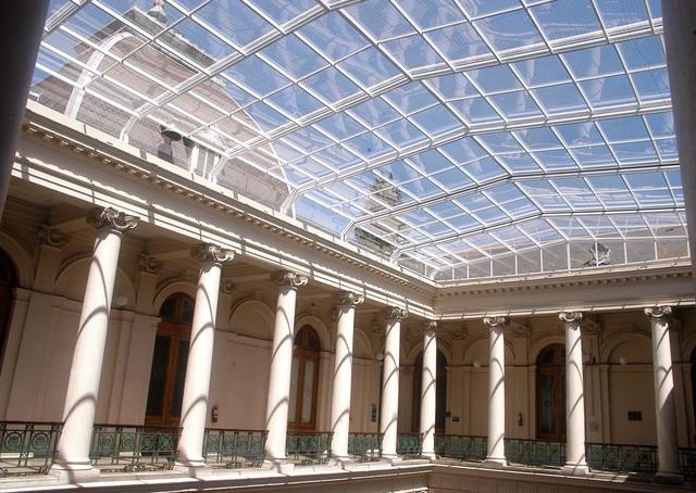 El histórico patio del Rectorado de la UNLP ya tiene su techo 