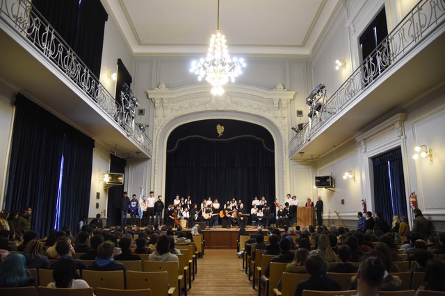 Recupera su brillo histórico el salón de actos del Colegio Nacional 